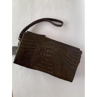 ราคา กระเป๋าสตางค์คล้องมือ ใส่โทรศัพท์ ใส่สมุดธนาคาร หนังหนังจระเข้แท้สีน้ำตาลเข้ม (14462673396)