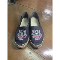 ราคา รองเท้า KENZO ของแท้ สีน้ำเงิน ไซส์40 สภาพ60% (5088332103)