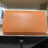 ราคา Used like new LV epi wallet สี Mandarin (10054632650)
