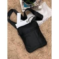 ราคา Calvin Klein Crossbody Bag กระเป๋าสะพายข้าง (4214249588)