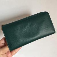 ราคา Charles & Keith แท้*กระเป๋าสตางค์ ทรงยาว สีเขียวแมลลาร์ด (1303623967)