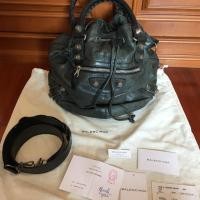 ราคา Balenciaga pompon giant แท้ 100% (795078353)