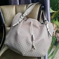 ราคา กระเป๋าผ้า Celine มือสองของแท้ทรง Hobo สีครีมขาวสวยใหม่มากน้ำหนักเบาคล้องไหล่สบายมาพร้อมการ์ด (21682621433)