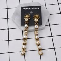 ราคา AR Jewelry ต่างหูตุ้งติ้งสิงโต สีทองโบราณ ประดับไข่มุกติดโลโก้ CD รุ่น BN-ER-454 (886562600)