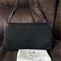ราคา Prada tessuto chic pochette bag ของแท้ มือสอง ปราด้า กระเป๋าแบรนด์เนม สะพายไหล่ ขึ้นไหล่ (10379673866)