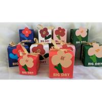 ราคา GIDA✏️ พร้อมส่ง กล่องของขวัญ กล่องขนมดอกไม้ กล่องสี่เหลี่ยม ใส่ของชำร่วย (23653272400)