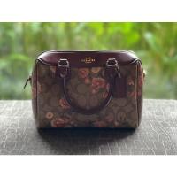 ราคา Coach แท้100%พร้อมส่ง ทรงหมอนลายดอกปี2022 (19632526926)