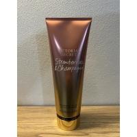 ราคา โลชั่น Victoria secret กลิ่น strawberries & Champagne แท้100 (17789734404)