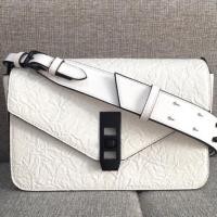 ราคา กระเป๋า charles and keith ของแท้ สีขาว สวยมาก (1826059492)