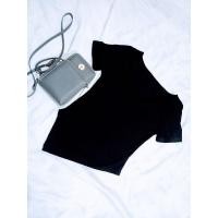 ราคา เสื้อยืดคอย่นรัดรูปสีดำ (22642585002)