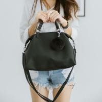 ราคา Pay bag กระเป๋าสะพายสีดำ จากร้าน Uwif (1499560018)
