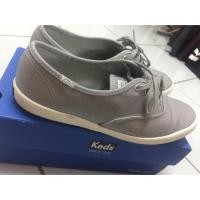 ราคา รองเท้า KEDS ไซส์ 39.5 สีเทาเงิน (436541840)