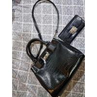 ราคา กระเป๋า Charles & Keith Croc-Effect Structured-Bag มือสอง (18613093360)