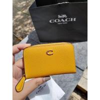 ราคา ส่งฟรี // Coach Small Zip Around Card Case ของแท้มือสอง (22846479740)