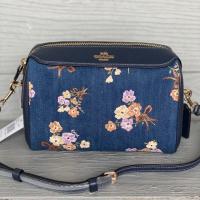 ราคา Coach กระเป๋าทรงหมอน รุ่นใหม่ ผ้ายินส์ พิมลายดอกไม้ (6836427277)