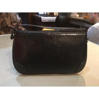 ราคา กระเป๋าคล้องมือหนังงูแท้มือ1 (2048359257)