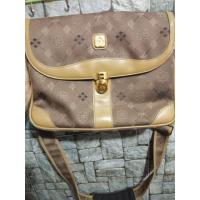 ราคา กระเป๋าสะพายข้าง CAPACCI แท้ สภาพสวย (2293784602)