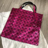 ราคา กระเป๋า Bao Bao by Issey Miyake มือ 2 สภาพดี สีชมพูบานเย็น สวยแพง เข้าง่ายกับทุกชุด (1368840409)