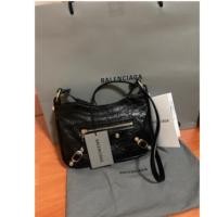 ราคา Balenciaga hip crossbody แท้ ใหม่มาก อุปกรณ์ครบ (22026435918)