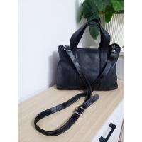 ราคา กระเป๋ามือสอง แบรนด์แท้ แบรนด์ Sisley หนังแท้ ทรงถังสีดำ 3 ช่อง ใช้งานง่าย มีช่องซิปกลาง สายยาวเป็นสายเทียบหนังแท้ (17496302672)