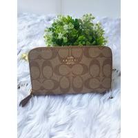 ราคา กระเป๋าสตางค์ COACH Medium Zip Around Wallet In Signature Canvas F88913 (4140166173)