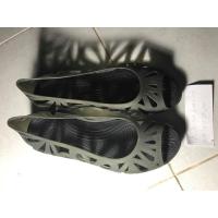 ราคา รองเท้า crocs ของแท้ (1336743186)