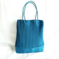 ราคา New shaded spruce pleated tote bag กระเป๋าพลีท (714892798)