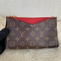 ราคา CO210603323 / Lv / Pallas Clutch (11410083532)