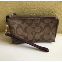 ราคา ของแท้ 100% กระเป๋า Coach คล้องมือสองซิปมือสอง (4835912851)