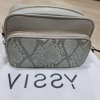 ราคา กระเป๋า vissy สภาพ 99% (880584141)