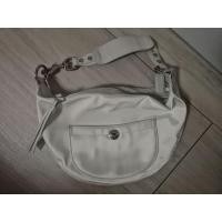 ราคา กระเป๋า coach สะพายไหล่ สีขาว มือสอง (8919497316)