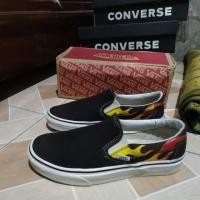 ราคา รองเท้าแตะ Vans สลิปออน ลายเปลวไฟ (21689347823)