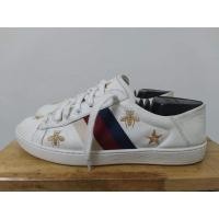 ราคา รองเท้ายี่ห้อGucciผึ้งดาว (15439430812)