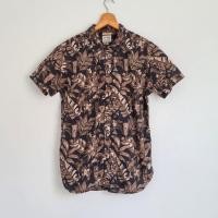 ราคา เสื้อฮาวายสีดำ ลายใบไม้น้ำตาล แบรนด์ JACK & JONES มือ2 สภาพดี ซักแล้วพร้อมใส่ (21520265199)