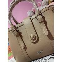 ราคา มือ1 ขายขาดทุน กระเป๋าสีเบจแบรนด์ JACOB International V4426 อุปกรณ์ครบ (10910804206)