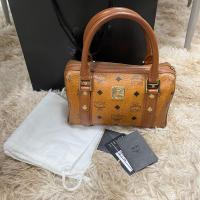 ราคา กระเป๋า MCM แท้ ทรงหมอน 9 นิ้ว ไม่มีสาย (16399040472)