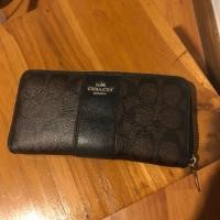 ราคา กระเป๋าสตางค์แบบยาว 8 นิ้ว coach long wallet ของแท้ 100% ส่งต่อถูกค่ะ (2247465182)