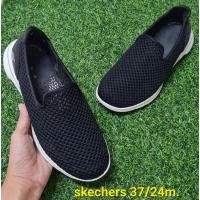 ราคา skechers แท้ มือสอง 37/24cm. (22259519817)