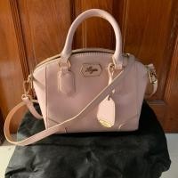 ราคา กระเป๋าสะพายข้าง Lyn สีชมพู ของแท้% (6723239704)