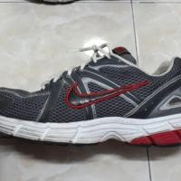 ราคา รองเท้าวิ่งมือสองไนกี้ผู้ชาย สภาพดี ไซส์ 30cm (1943587921)