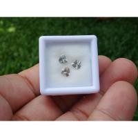 ราคา PY Beauty พลอยเพทายขาว (White zircon) รูปทรงหัวใจ 3 เม็ด น้ำหนัก 2.00 กะรัต พลอยเพทายขาว (4539502393)