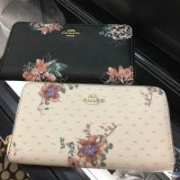 ราคา ของแท้!!! พร้อมส่ง!! Coach wallet ขนาด 8 นิ้ว พิมพ์ลายดอกไม้ คอลล่าสุด #F32435 (1607289164)
