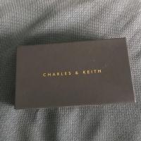 ราคา กล่องกระเป๋าสตางค์ Charles&Keith (4635084438)