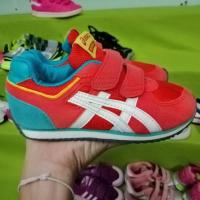 ราคา #asics.รองเท้า​เด็ก​แบรนด์​แท้​มือสอง100%​ สวยใหม่​ (2334639937)
