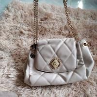 ราคา กระเป๋า lyn สีขาวครีมไม่เคยใช้งาน (18442441706)