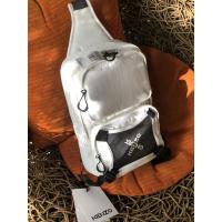 ราคา kenzo one shoulder bag กระเป๋าสะพายไหล่,สะพายข้าง,สะพายหลัง แบรนด์kenzo สีขาว น้ำหนักเบา ผู้หญิงหรือผู้ชายก็สะพายได้จ้า (19836303196)