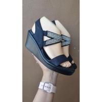 ราคา skechers​ รัดส้นเสริมส้นแต่งเพชร​37-38/24cm. (22225500529)