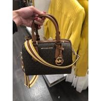 ราคา ของแท้!! พร้อมส่ง!! Michael Kors Grayson กระเป๋าทรงหมอน ขนาด 9" (1008279644)