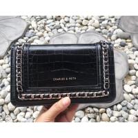 ราคา ✅Charles & Keith หน้าโซ่ลายหนังจรเข้ (ดำ/แดง/ขาว)✅ (6539919704)