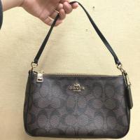 ราคา Coach pouch 58321 เหมือนใหม่ แท้ (1160333393)